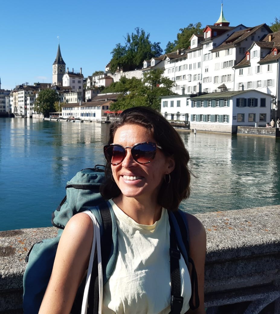 Photo Julie devant de l'eau 